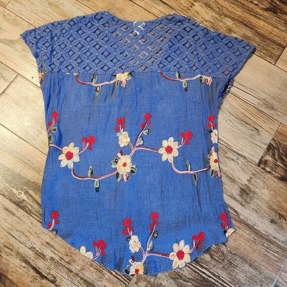 🔺️Anthropologie Fig & Flower Blue Embroider Floral Button Front Top Size 1X - Picture 2 of 11